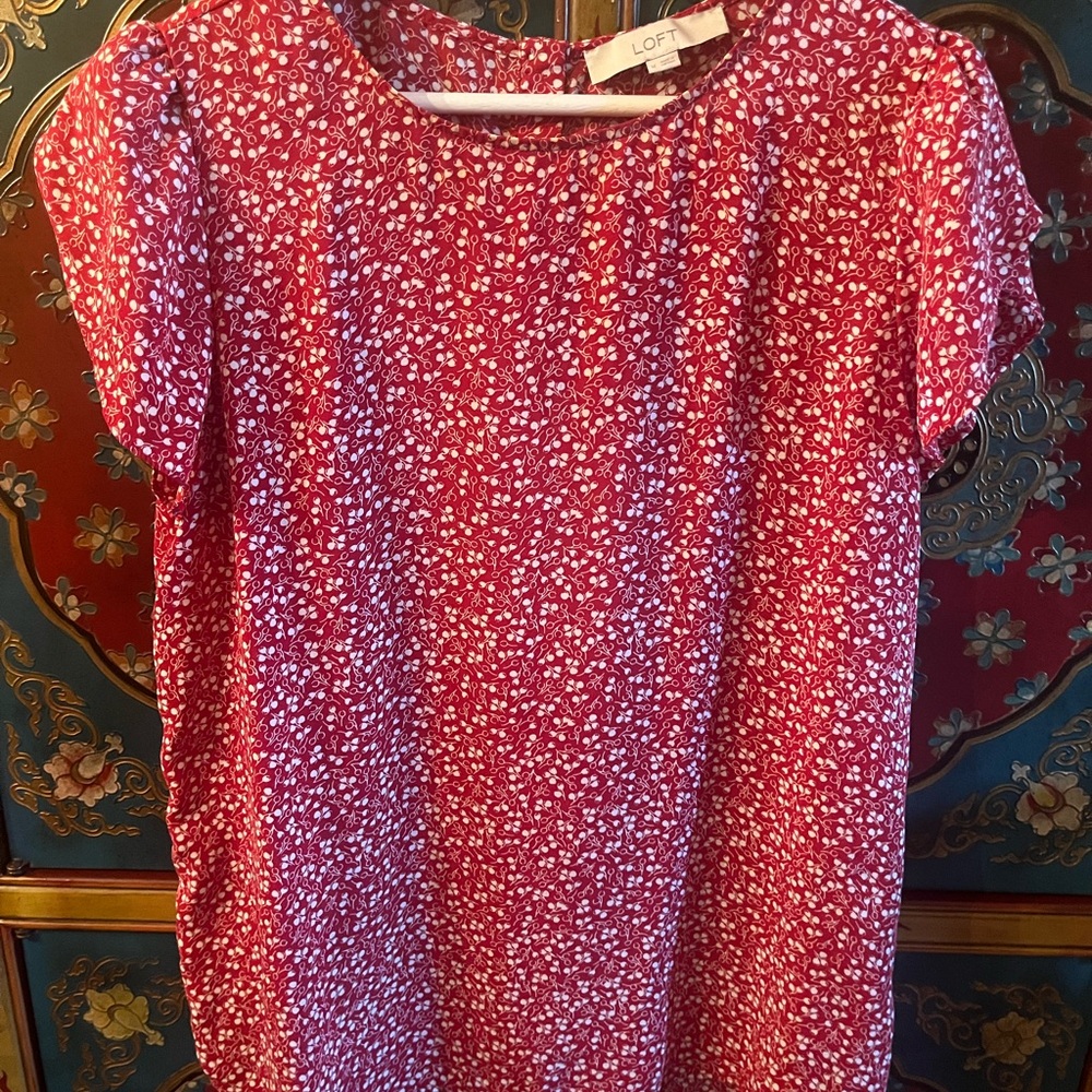 LOFT all season red print top with subtle flutter sleeves